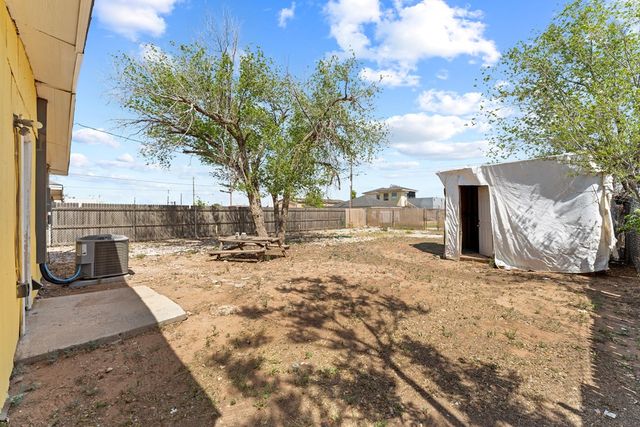 909 S Mineola, Midland, TX 79701