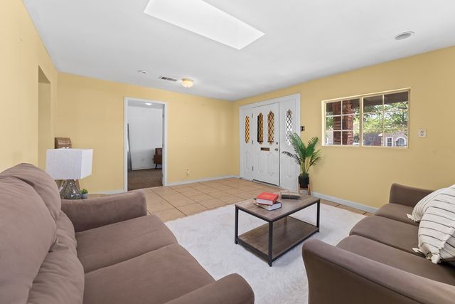 909 S Mineola, Midland, TX 79701