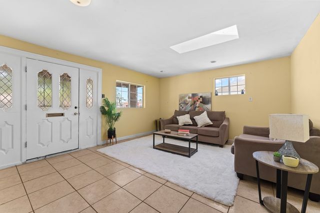 909 S Mineola, Midland, TX 79701