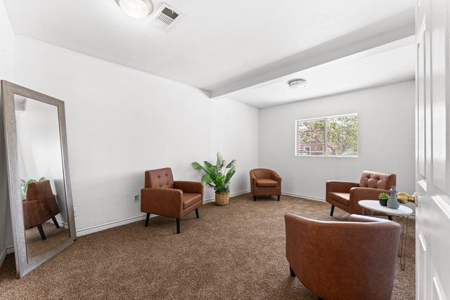 909 S Mineola, Midland, TX 79701