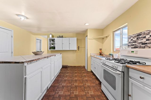 909 S Mineola, Midland, TX 79701