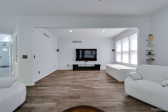 17021 Algonquin Drive, Northville, MI 48168