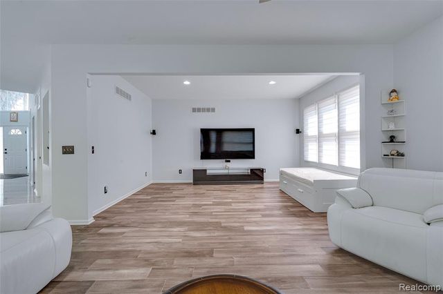 17021 Algonquin Drive, Northville, MI 48168