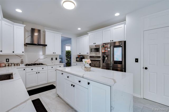 17021 Algonquin Drive, Northville, MI 48168