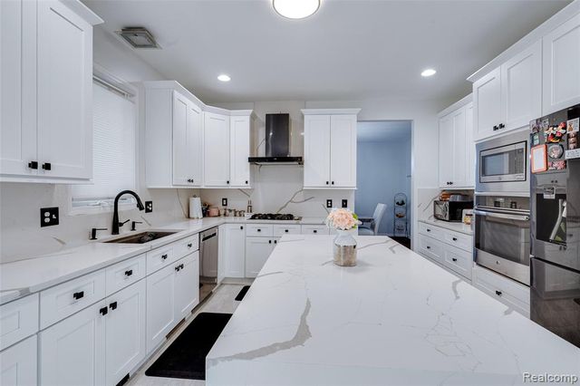 17021 Algonquin Drive, Northville, MI 48168