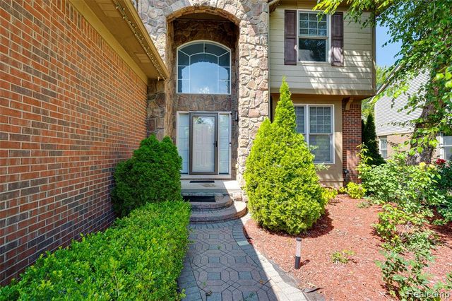 17021 Algonquin Drive, Northville, MI 48168