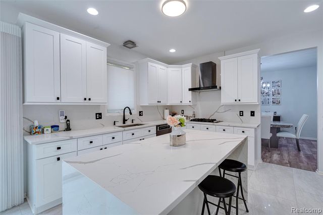 17021 Algonquin Drive, Northville, MI 48168