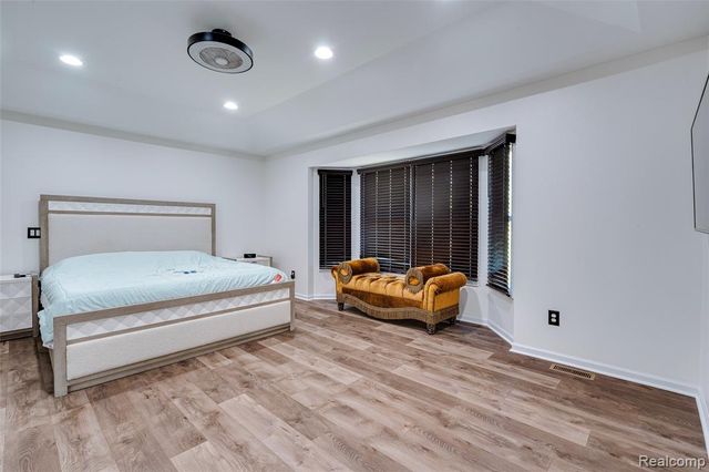 17021 Algonquin Drive, Northville, MI 48168