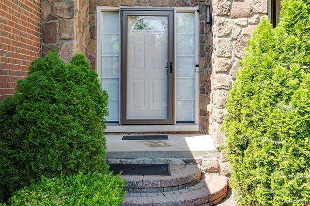 17021 Algonquin Drive, Northville, MI 48168