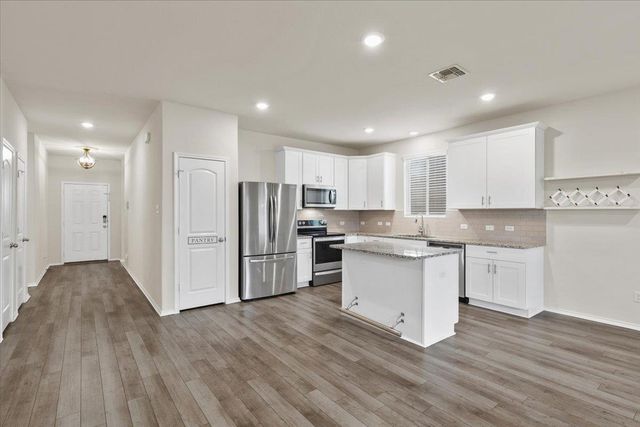 1705 T H Johnson DR, Taylor, TX 76574