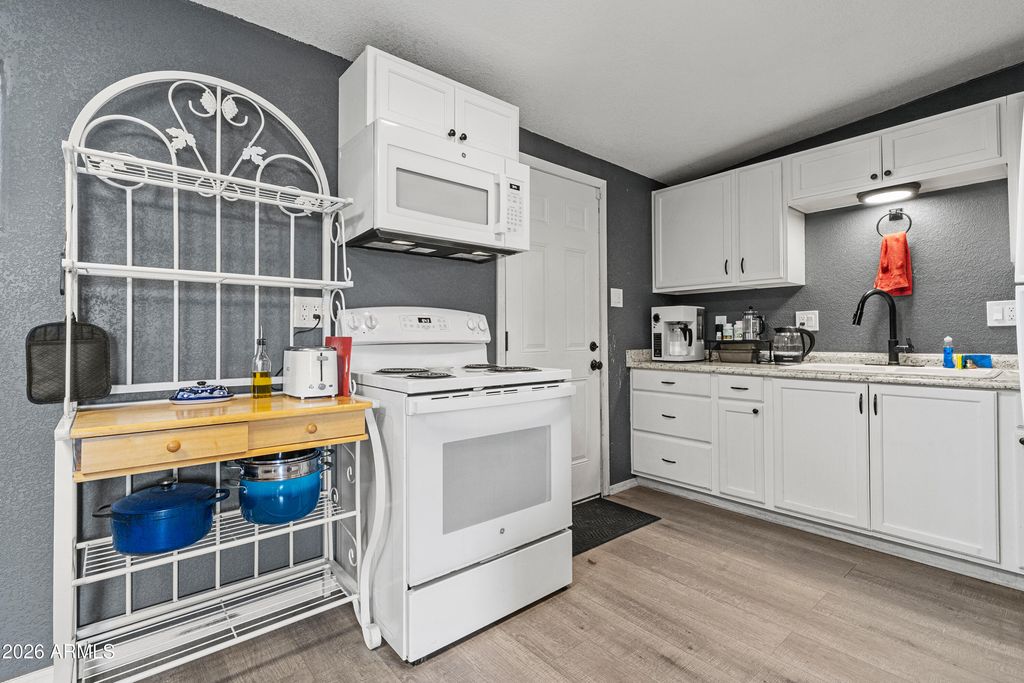 Image 10 of property listing at 101 E YUMA Street, Huachuca City, AZ 85616
