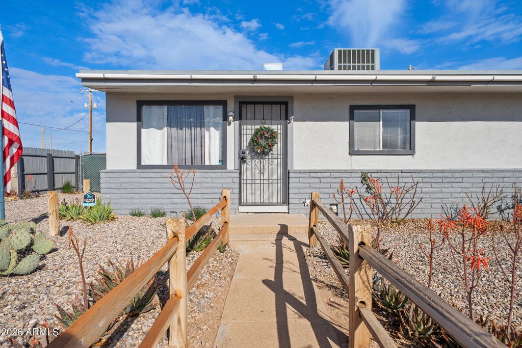 Image 3 of property listing at 101 E YUMA Street, Huachuca City, AZ 85616