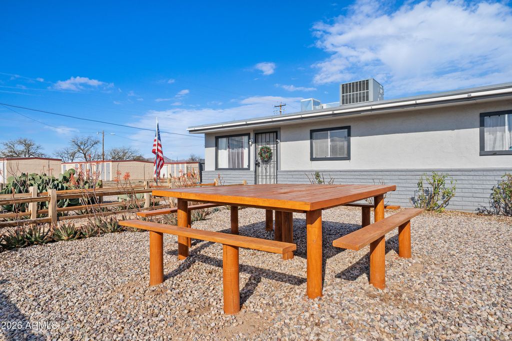 Image 4 of property listing at 101 E YUMA Street, Huachuca City, AZ 85616