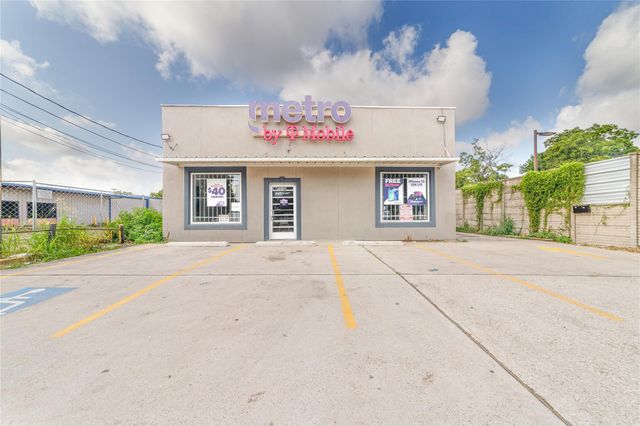 7016 Harrisburg Boulevard, Houston, TX 77011