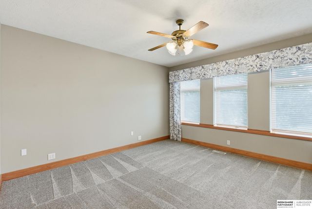 20297 Woodridge Drive, Gretna, NE 68028