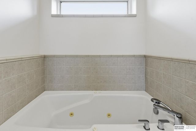 20297 Woodridge Drive, Gretna, NE 68028