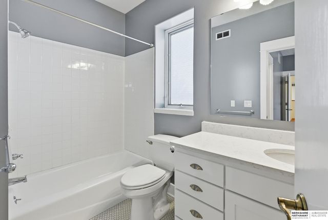 20297 Woodridge Drive, Gretna, NE 68028