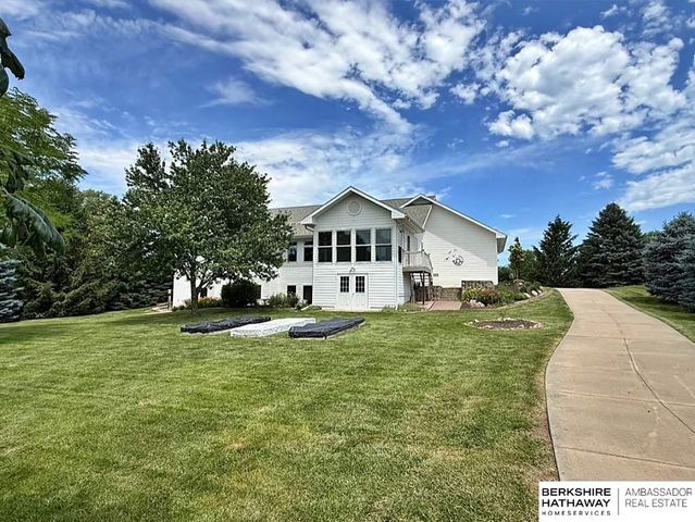 20297 Woodridge Drive, Gretna, NE 68028