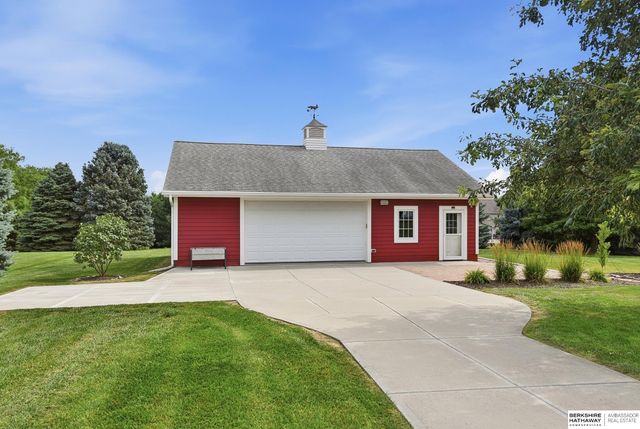 20297 Woodridge Drive, Gretna, NE 68028