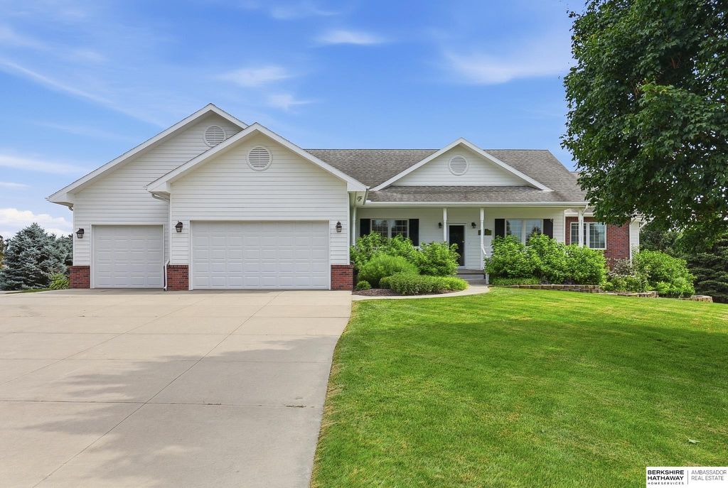 20297 Woodridge Drive, Gretna, NE 68028