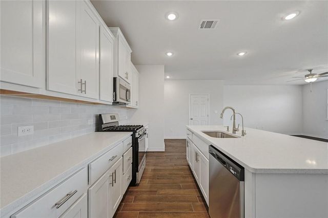 806 Pepperbark LOOP, Buda, TX 78610