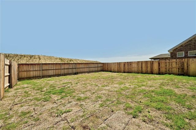 806 Pepperbark LOOP, Buda, TX 78610