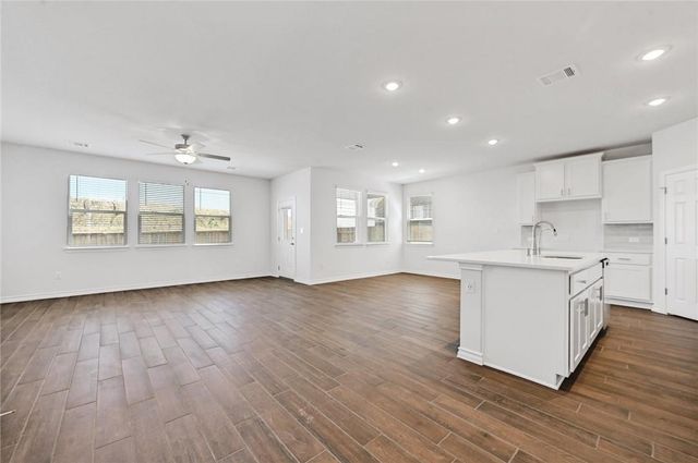 806 Pepperbark LOOP, Buda, TX 78610