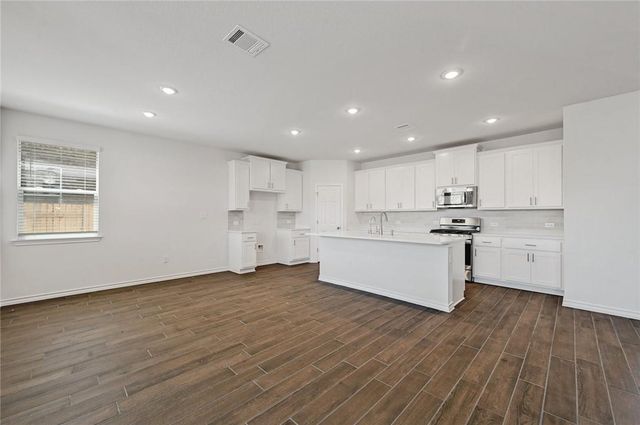 806 Pepperbark LOOP, Buda, TX 78610