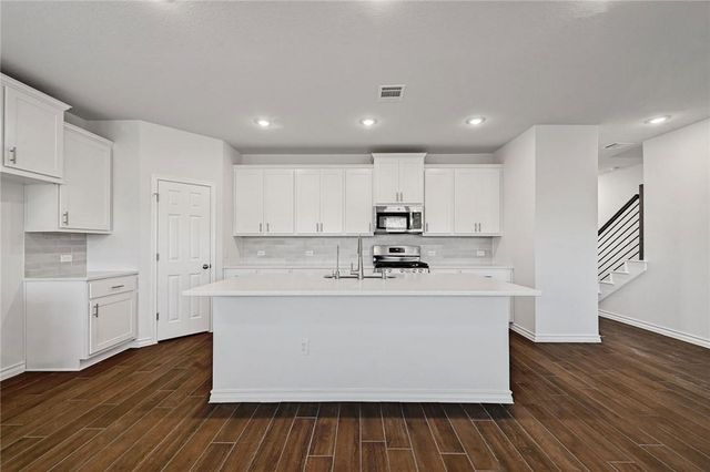 806 Pepperbark LOOP, Buda, TX 78610