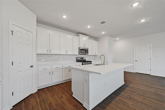 806 Pepperbark LOOP, Buda, TX 78610