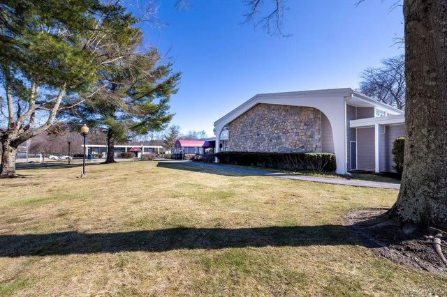 10 Regents Place D, Yorktown Heights, NY 10598