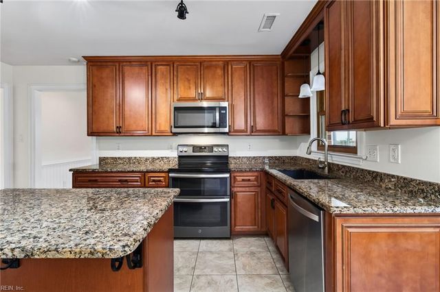 711 Waterstock CT, Chesapeake, VA 23322