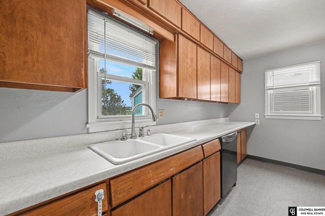 104 LEISURE Lane, Bellevue, NE 68005