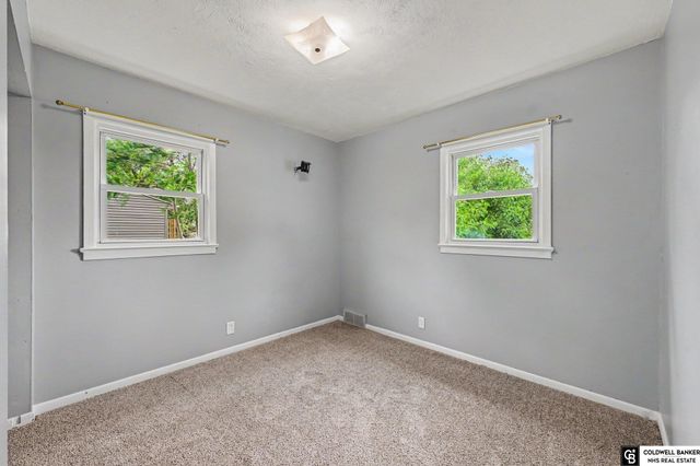 104 LEISURE Lane, Bellevue, NE 68005