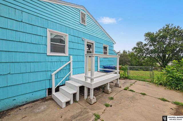 104 LEISURE Lane, Bellevue, NE 68005