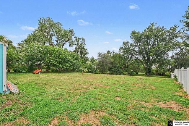 104 LEISURE Lane, Bellevue, NE 68005