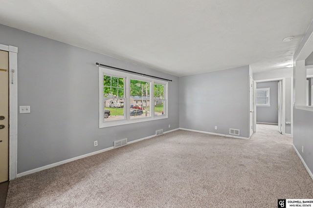 104 LEISURE Lane, Bellevue, NE 68005