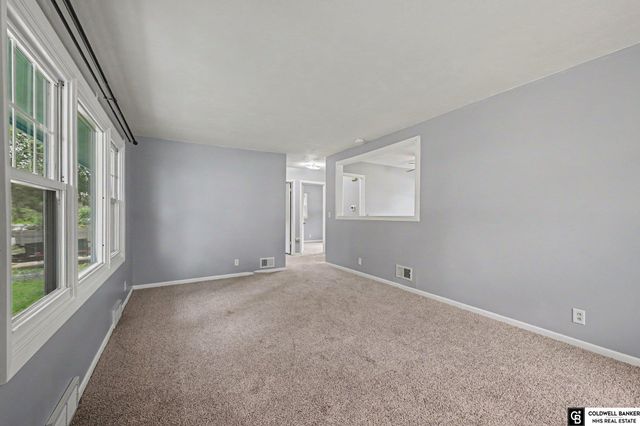 104 LEISURE Lane, Bellevue, NE 68005