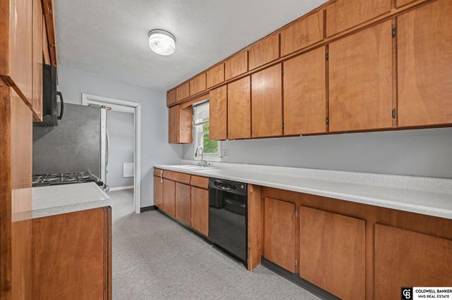 104 LEISURE Lane, Bellevue, NE 68005