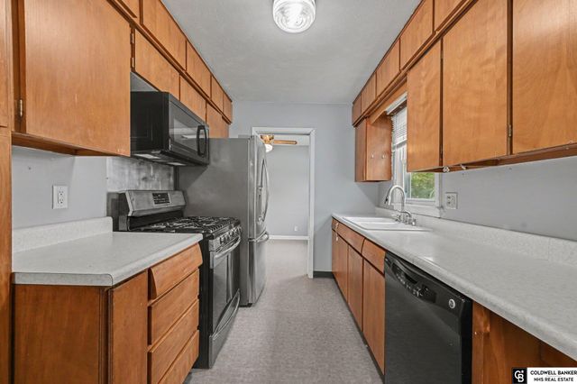 104 LEISURE Lane, Bellevue, NE 68005