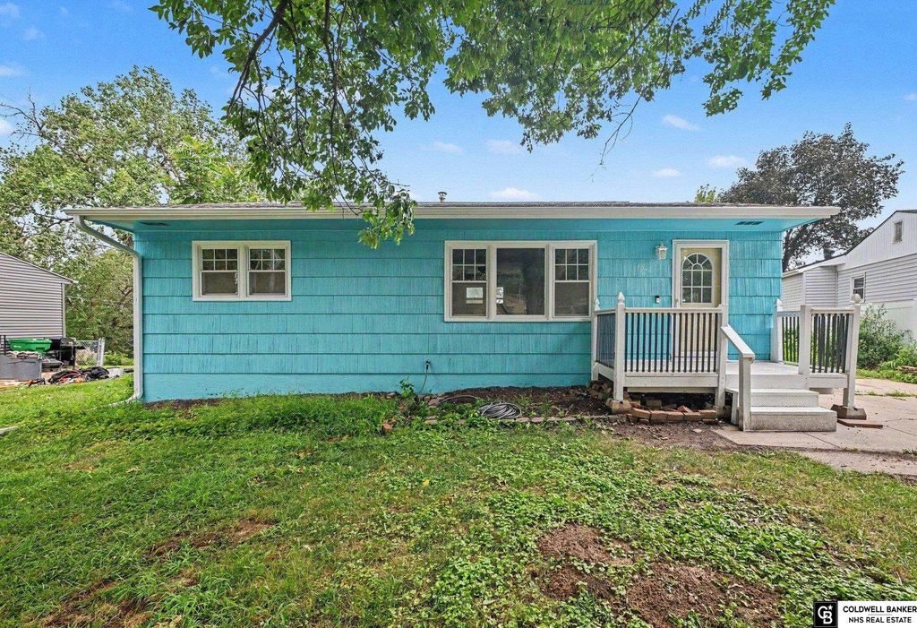 104 LEISURE Lane, Bellevue, NE 68005