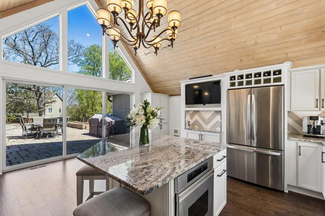 5404 Interlachen Boulevard, Edina, MN 55436