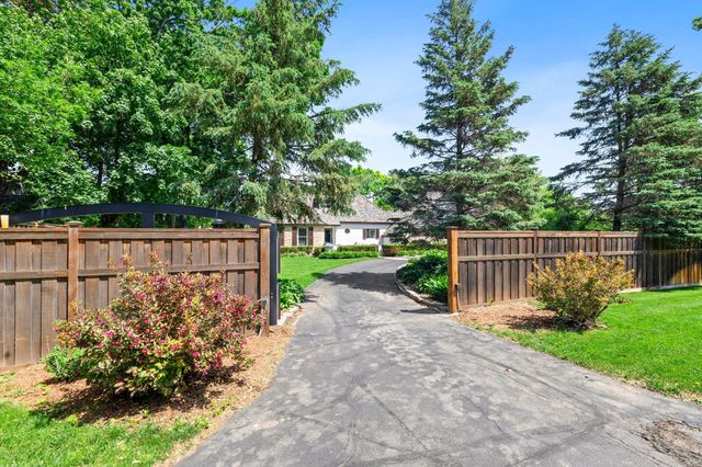5404 Interlachen Boulevard, Edina, MN 55436