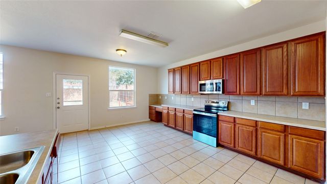 523 Zachum Drive, Arlington, TX 76002