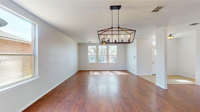 523 Zachum Drive, Arlington, TX 76002