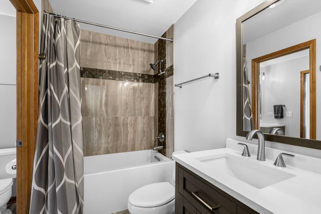 865 Sterling Heights Drive, Antioch, IL 60002