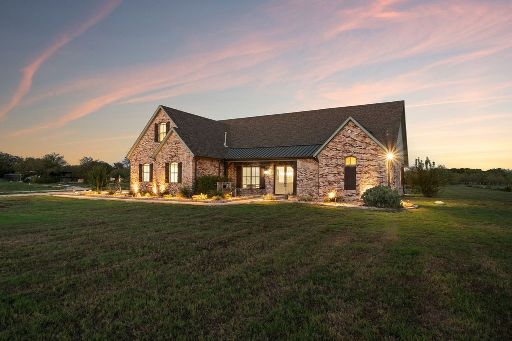 12621 Oak Grove Road S, Burleson, TX 76028 — exterior