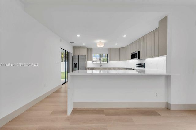 456 SW 20th Rd 458, Miami, FL 33129