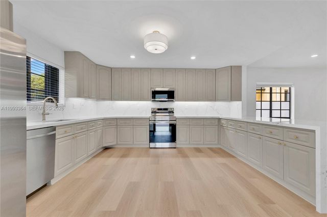 456 SW 20th Rd 458, Miami, FL 33129
