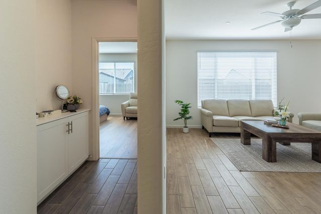 1180 Encore Way W, Madera, CA 93636